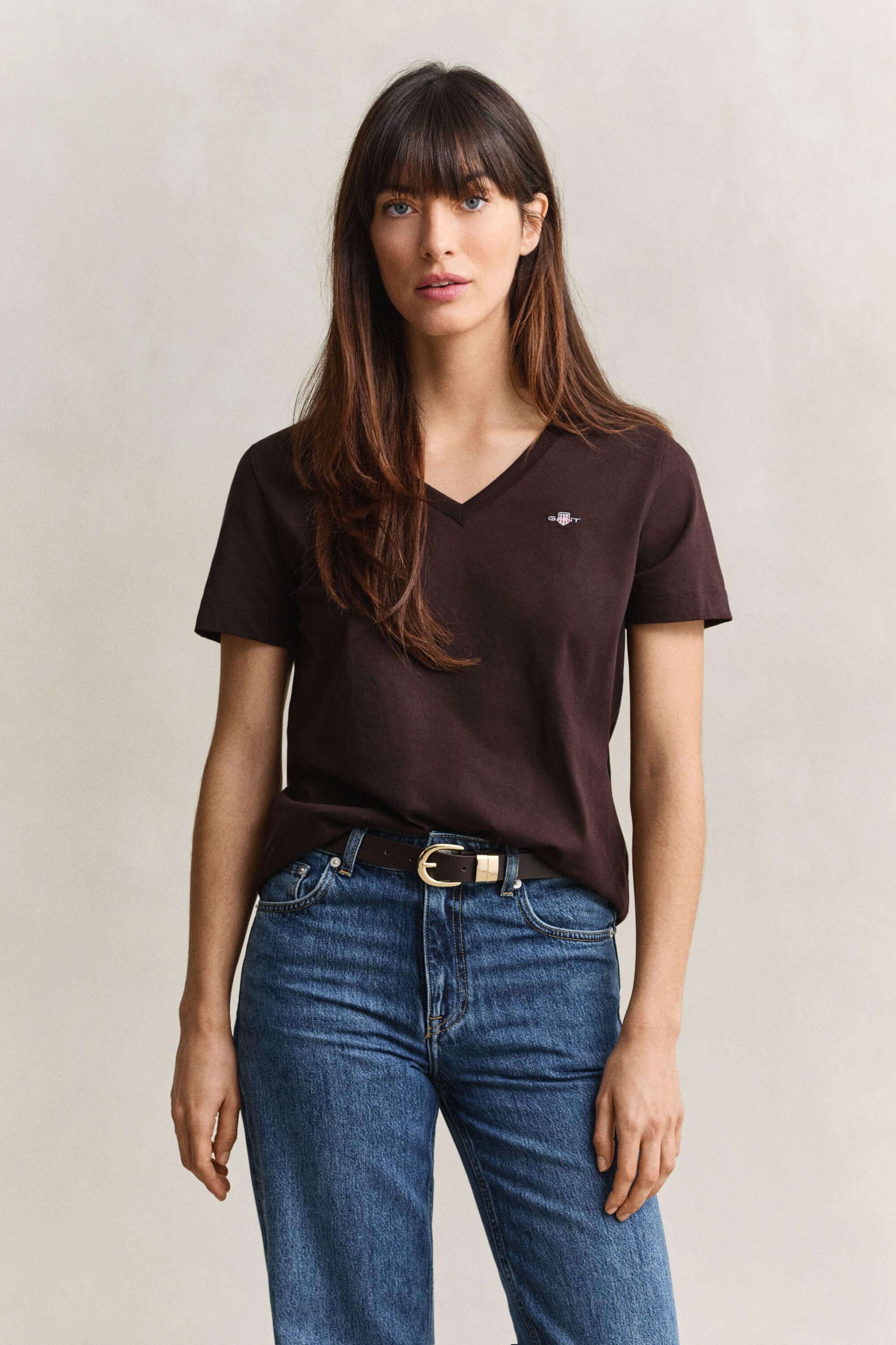 T-shirt col V avec écusson