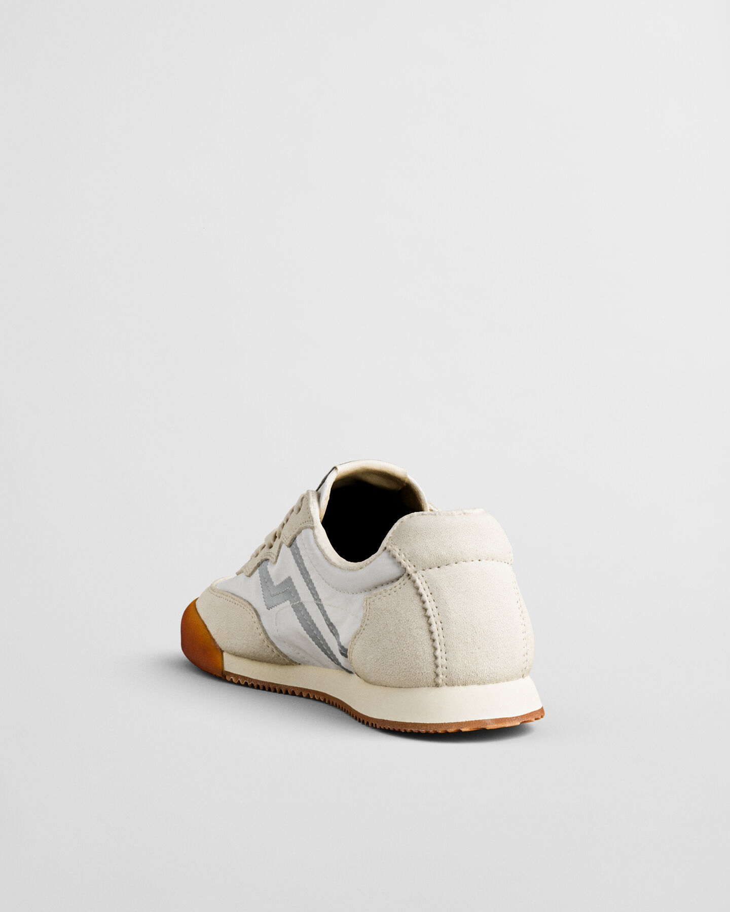 Baskets en daim Beylana