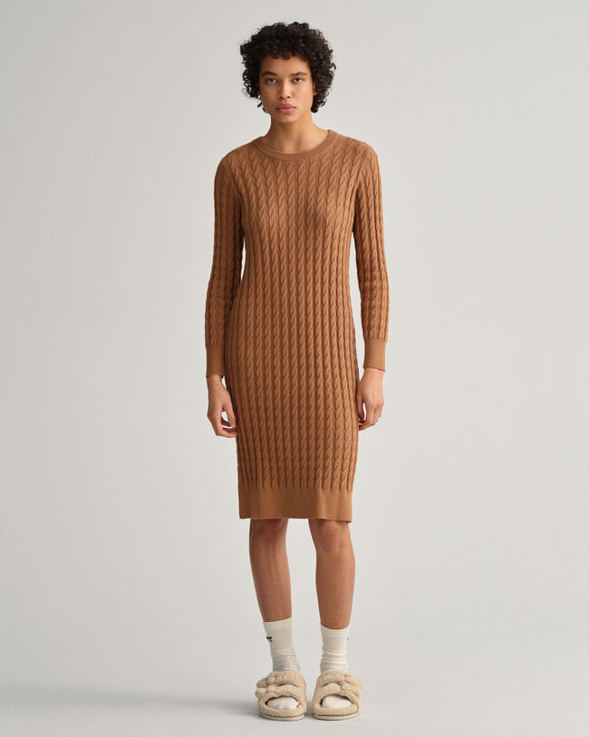 Robe &agrave; torsades prononc&eacute;es