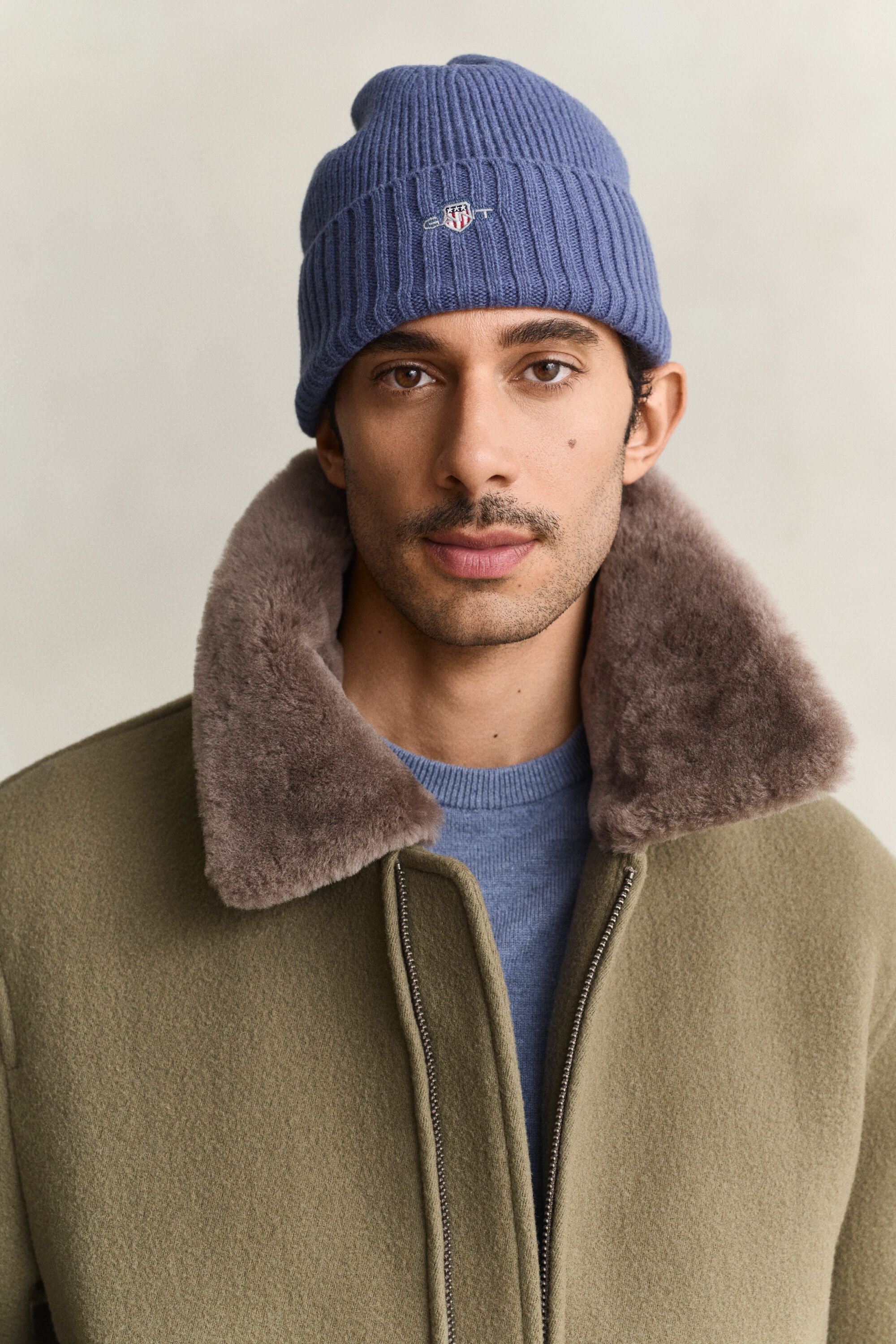 Bonnet en laine avec écusson
