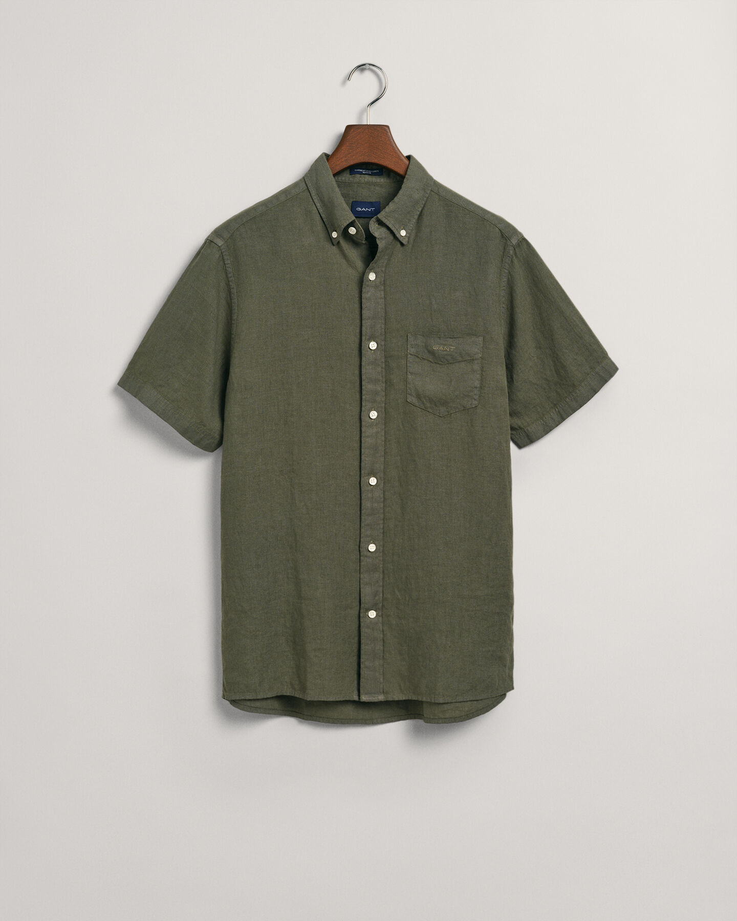 Chemise regular fit en lin teint en pi&egrave;ce &agrave; manches courtes