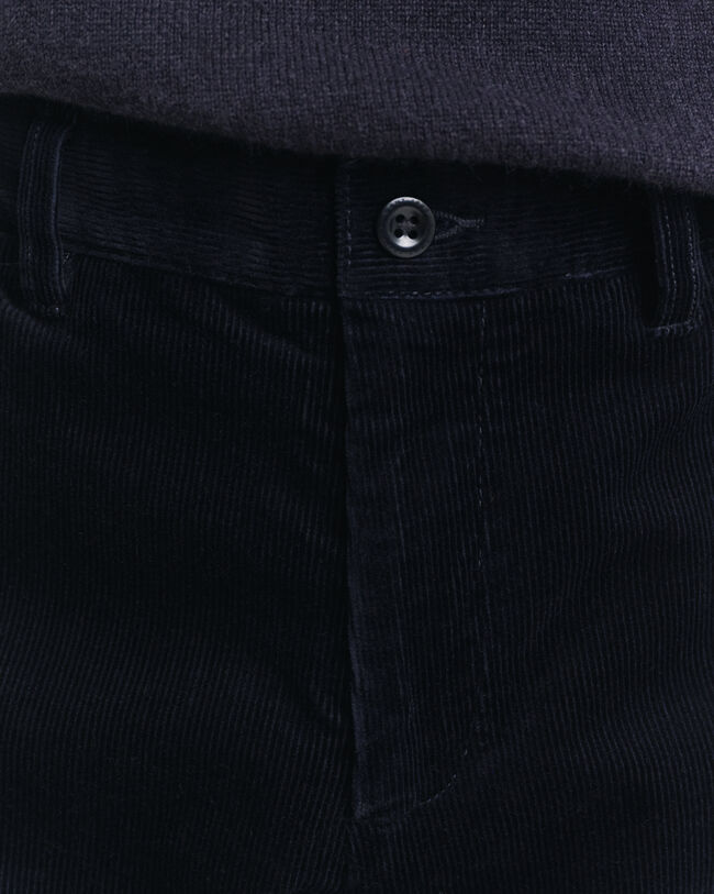 Pantalon chino slim fit en velours côtelé