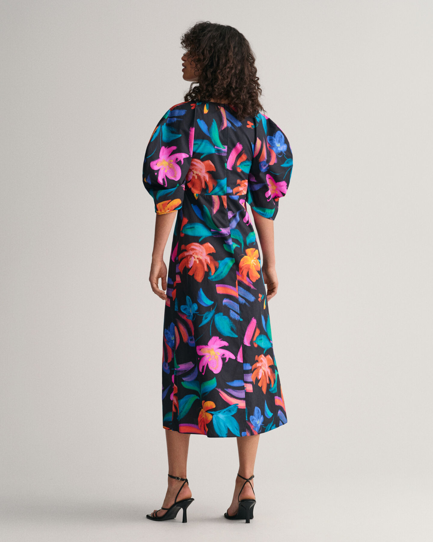 Robe &agrave; imprim&eacute; floral avec manches volumineuses