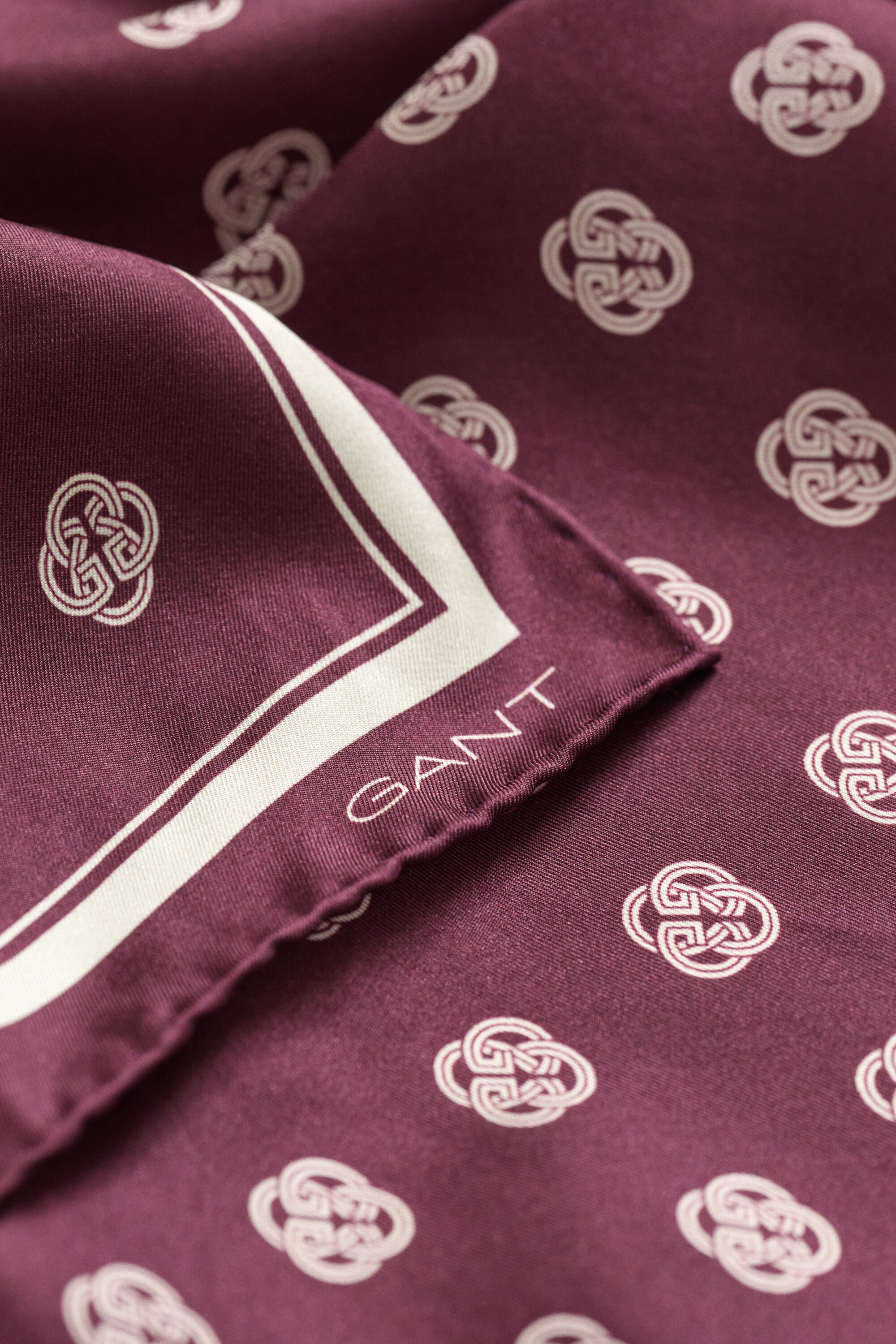 Foulard en soie avec monogramme