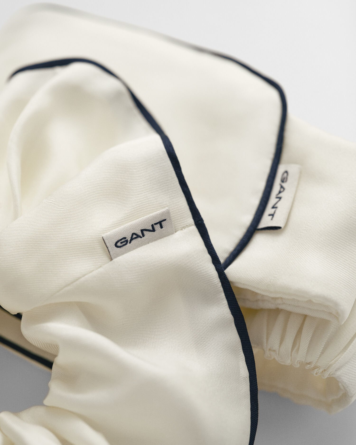 Coffret cadeau masque de sommeil en soie et chouchou