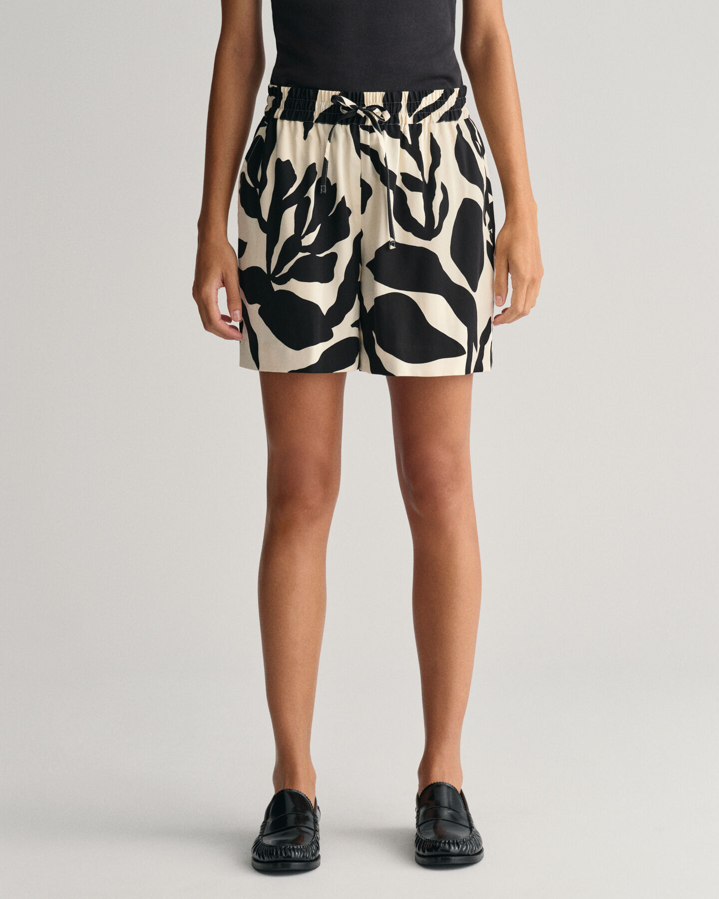 Short relaxed fit Palm Print Pull-On