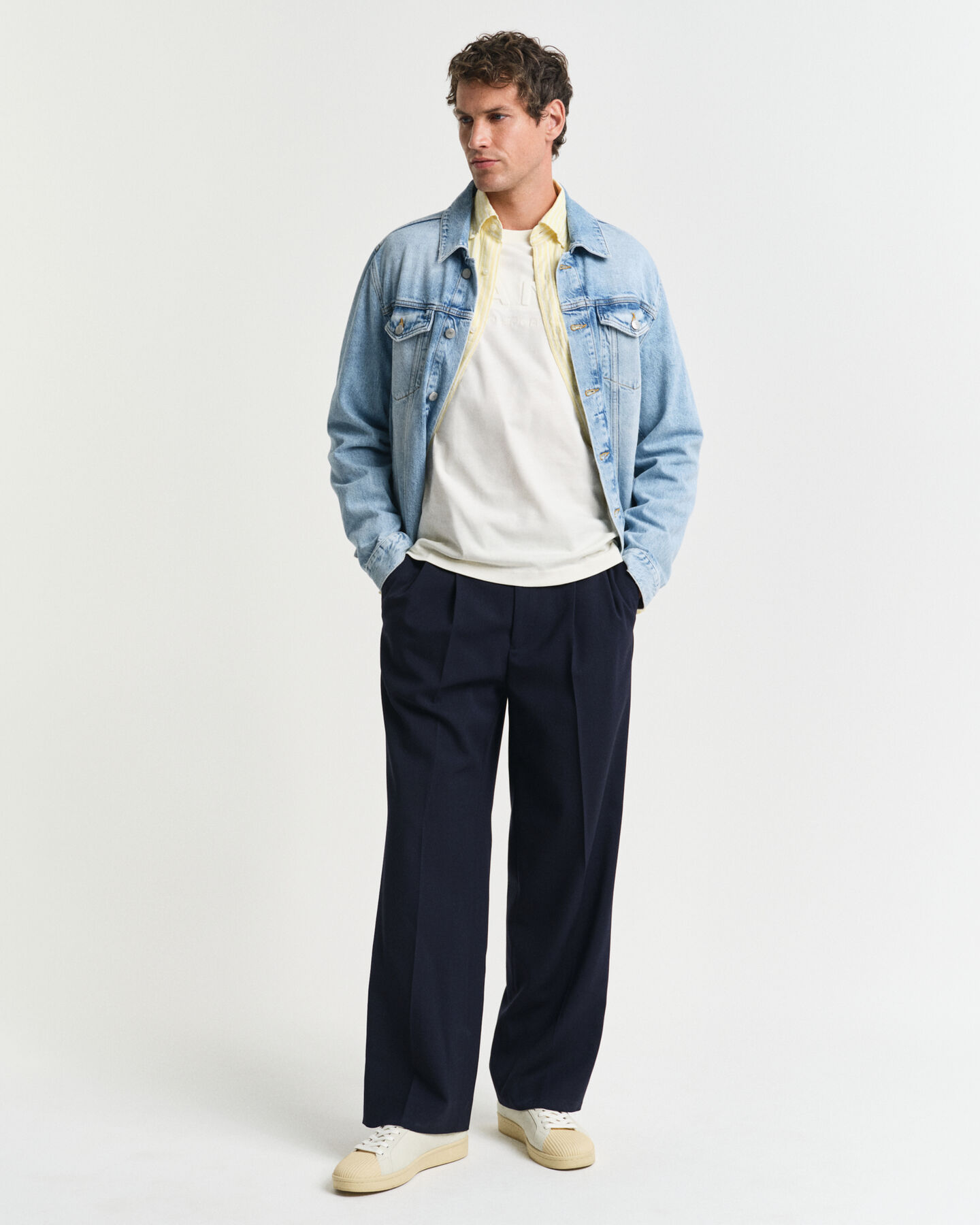 T-shirt emboss&eacute;