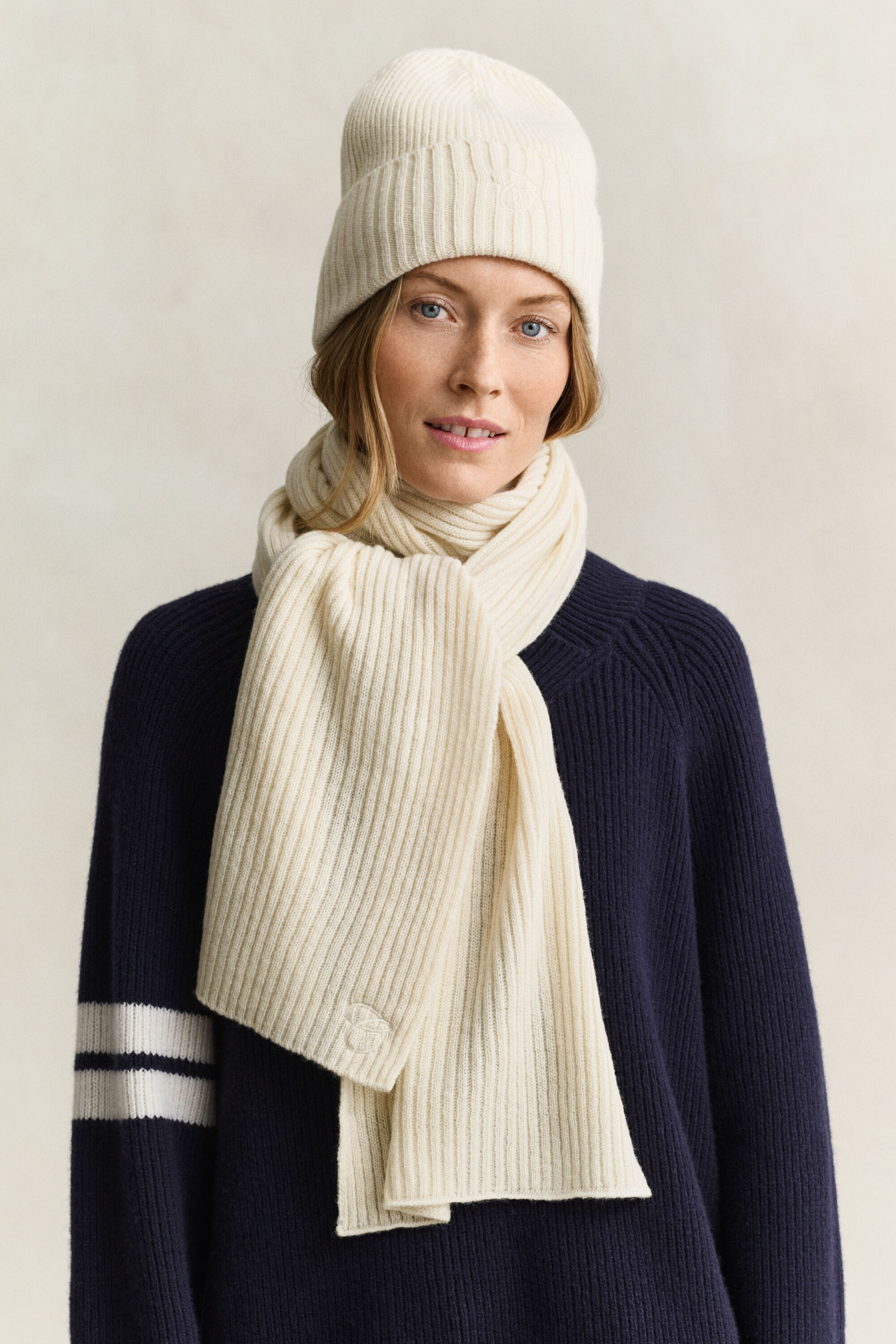 Coffret cadeau écharpe et bonnet brodés