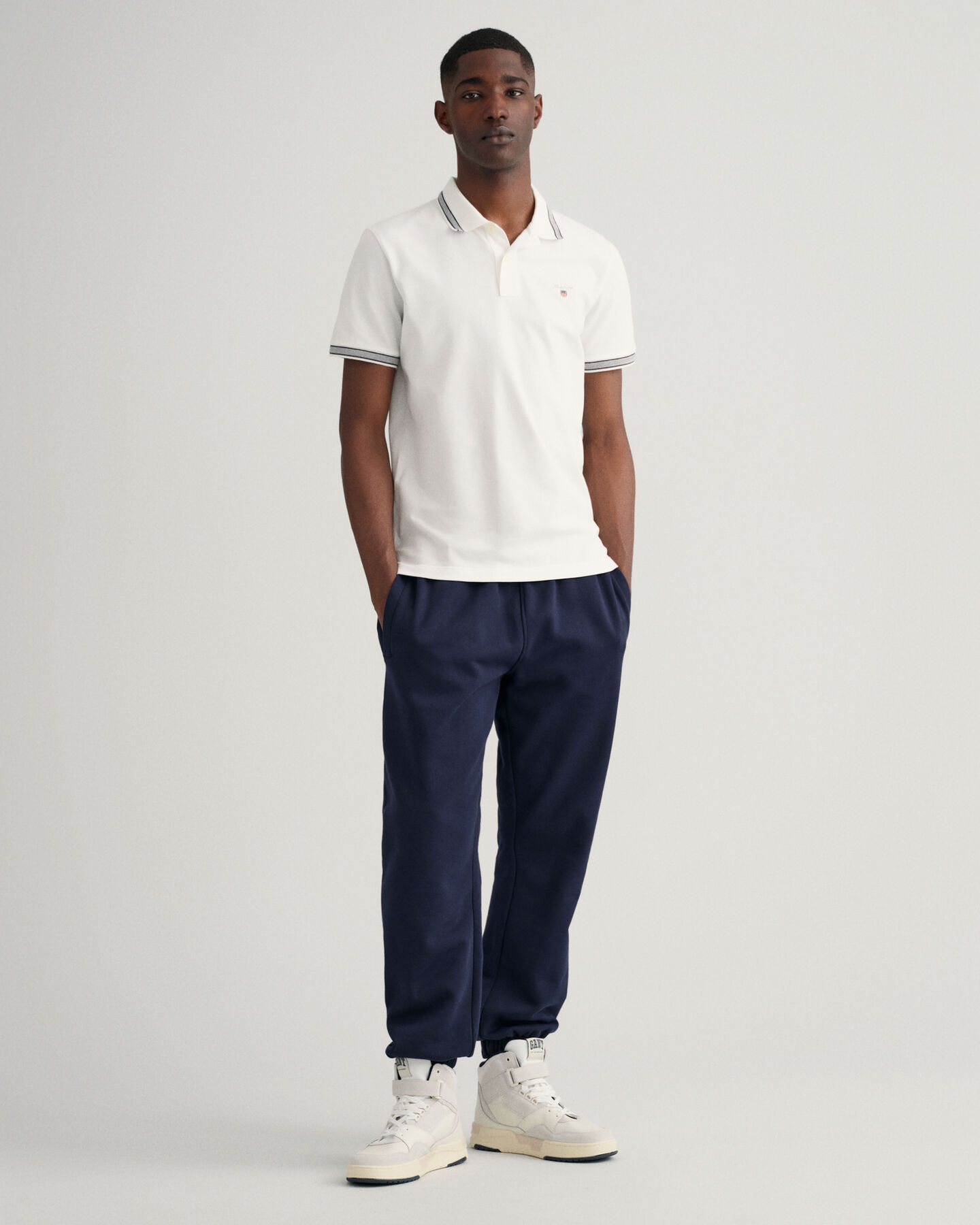 Polo en coton piqu&eacute; avec liser&eacute;s &agrave; chevrons