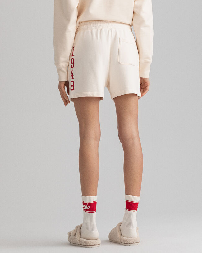 Short Retro Flag Logo