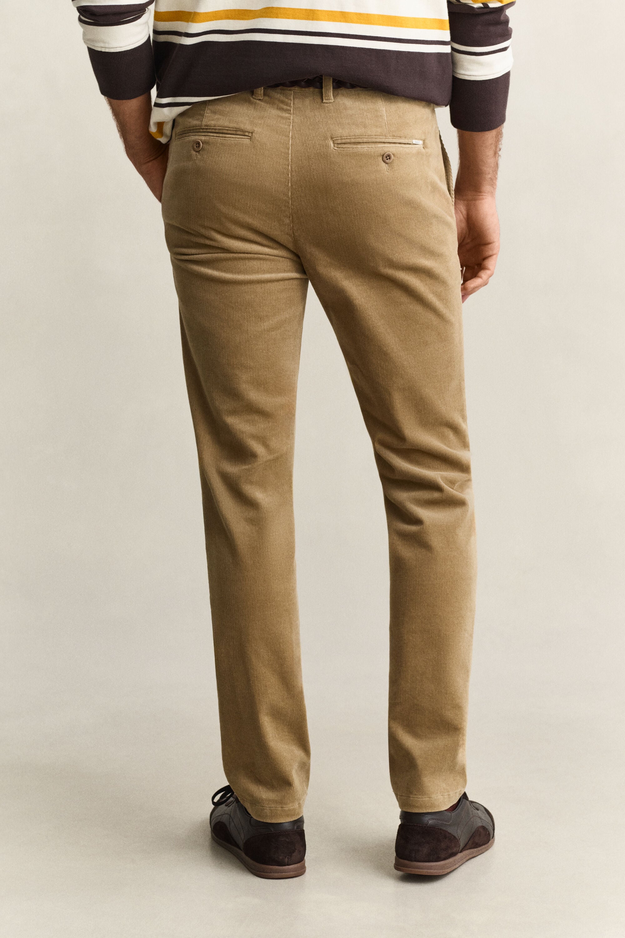 Pantalon chino slim en velours côtelé