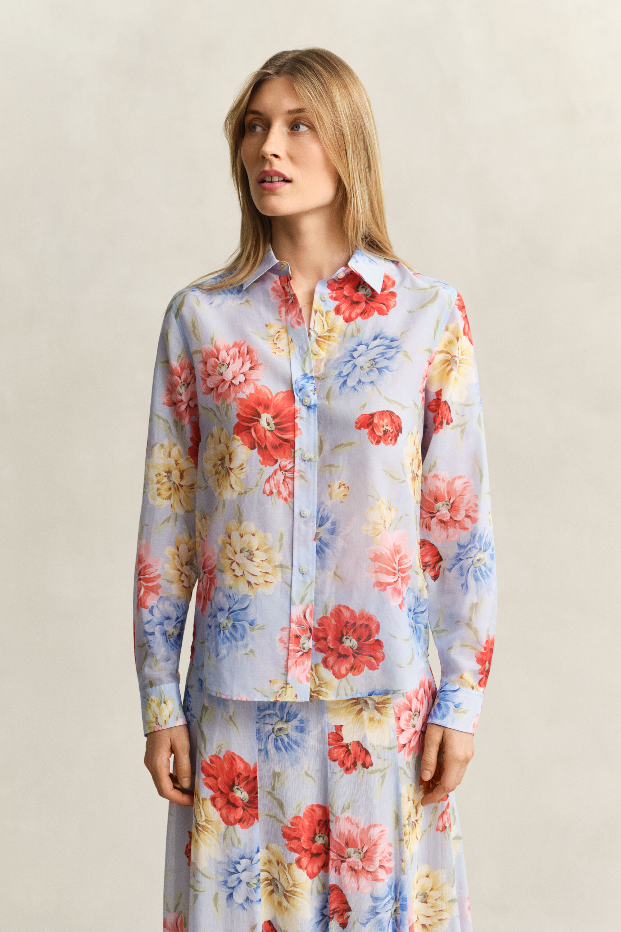 Chemise en coton et soie à fleurs