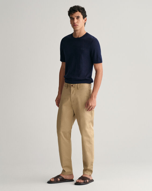 Pantalon chino coupe fuselée en sergé