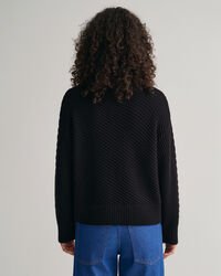 Pull en maille torsadée à col roulé boutonné