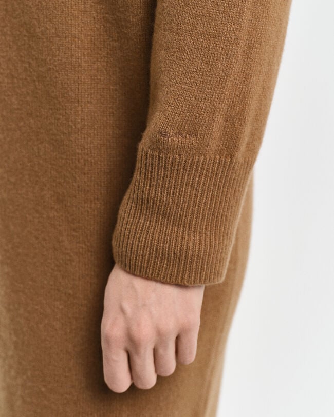 Robe col roul&eacute; avec finitions &agrave; chevrons