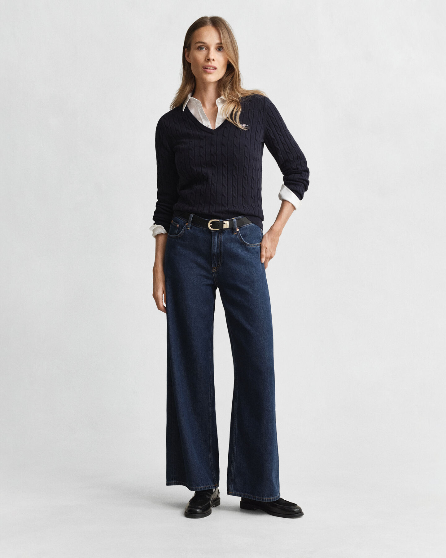 Pull col V en maille de coton stretch à torsades