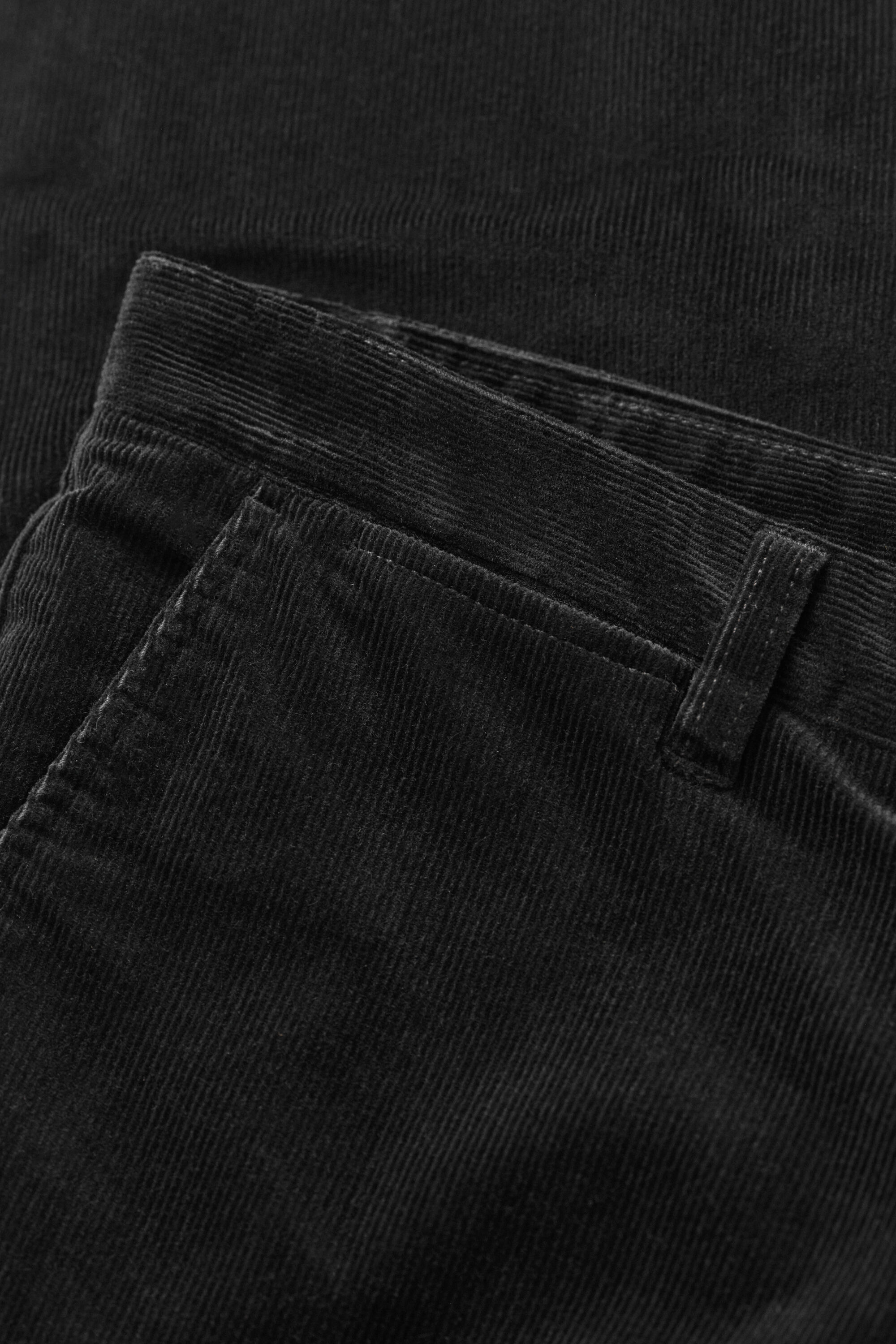 Pantalon chino slim en velours côtelé