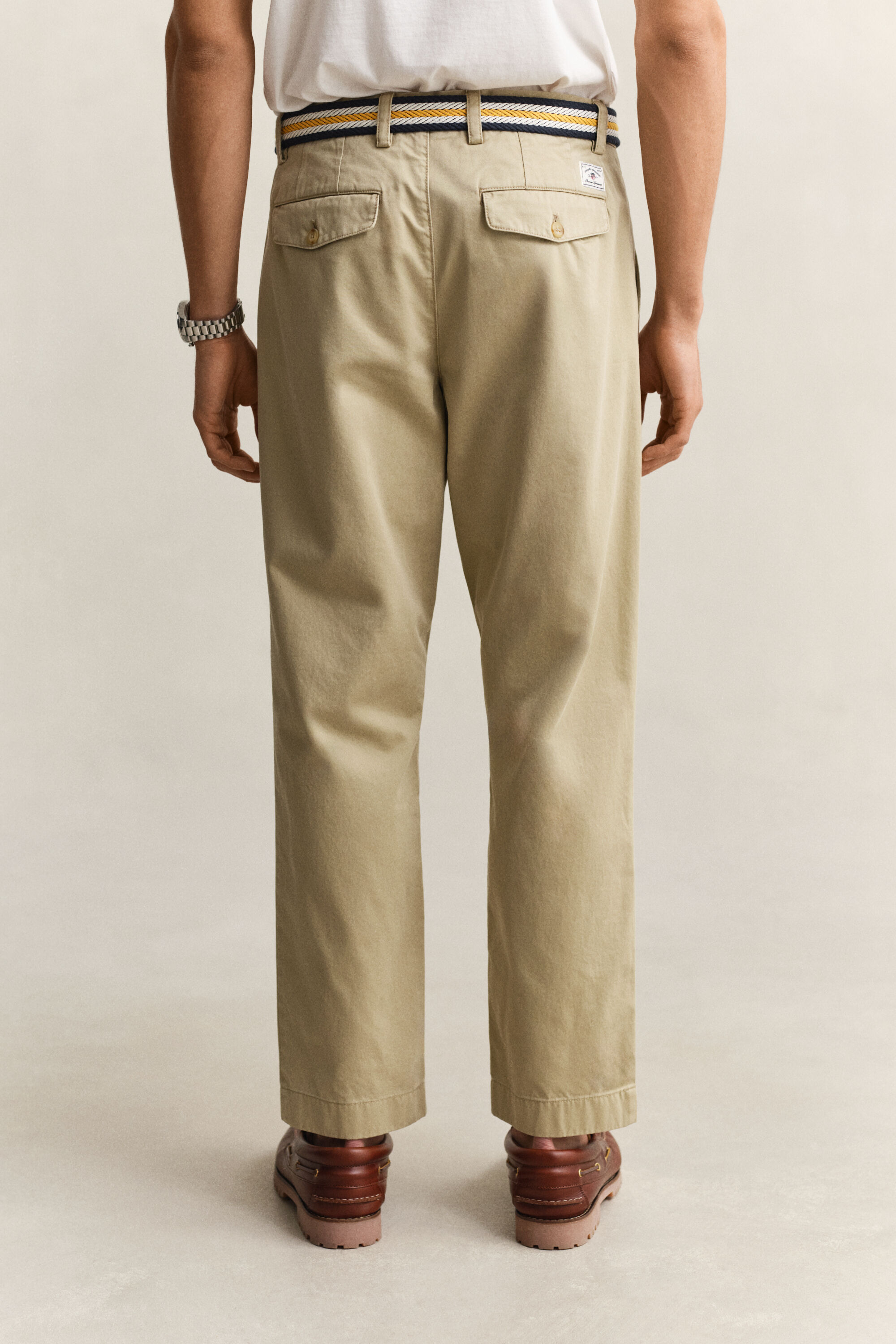 Pantalon chino coupe regular en sergé de coton
