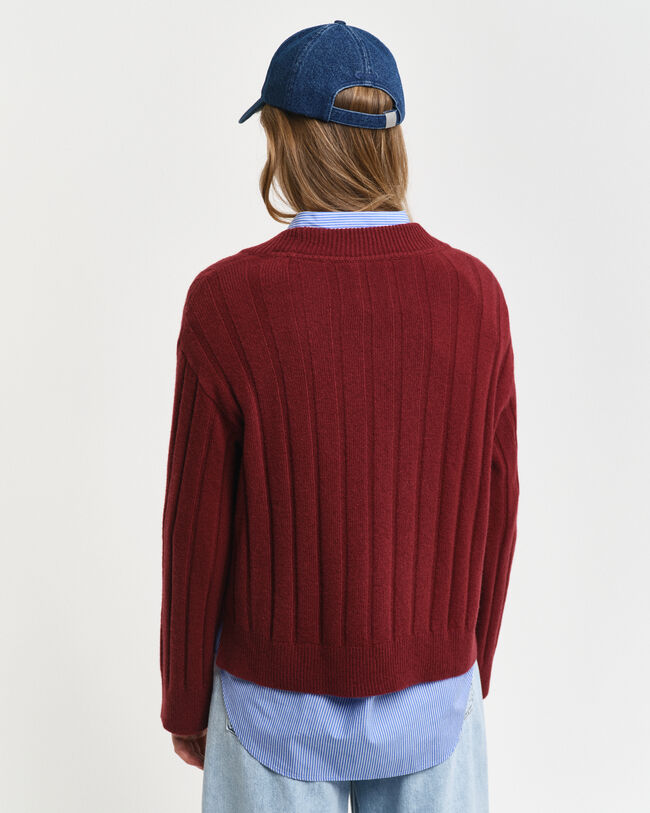 Pull col V en laine &agrave; c&ocirc;tes larges