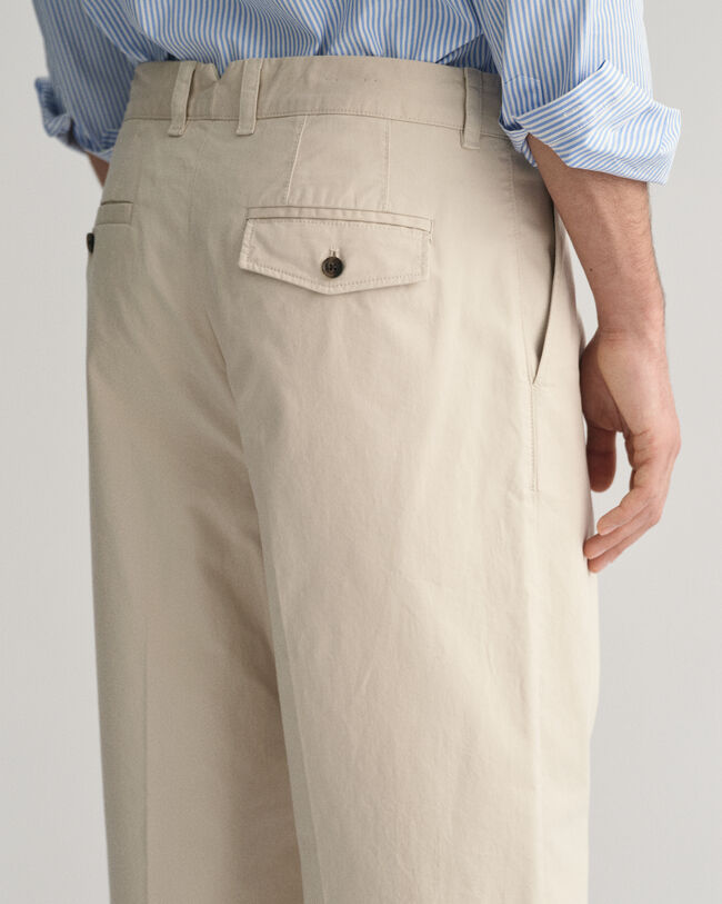 Pantalon chino relaxed fit en coton bross&eacute;
