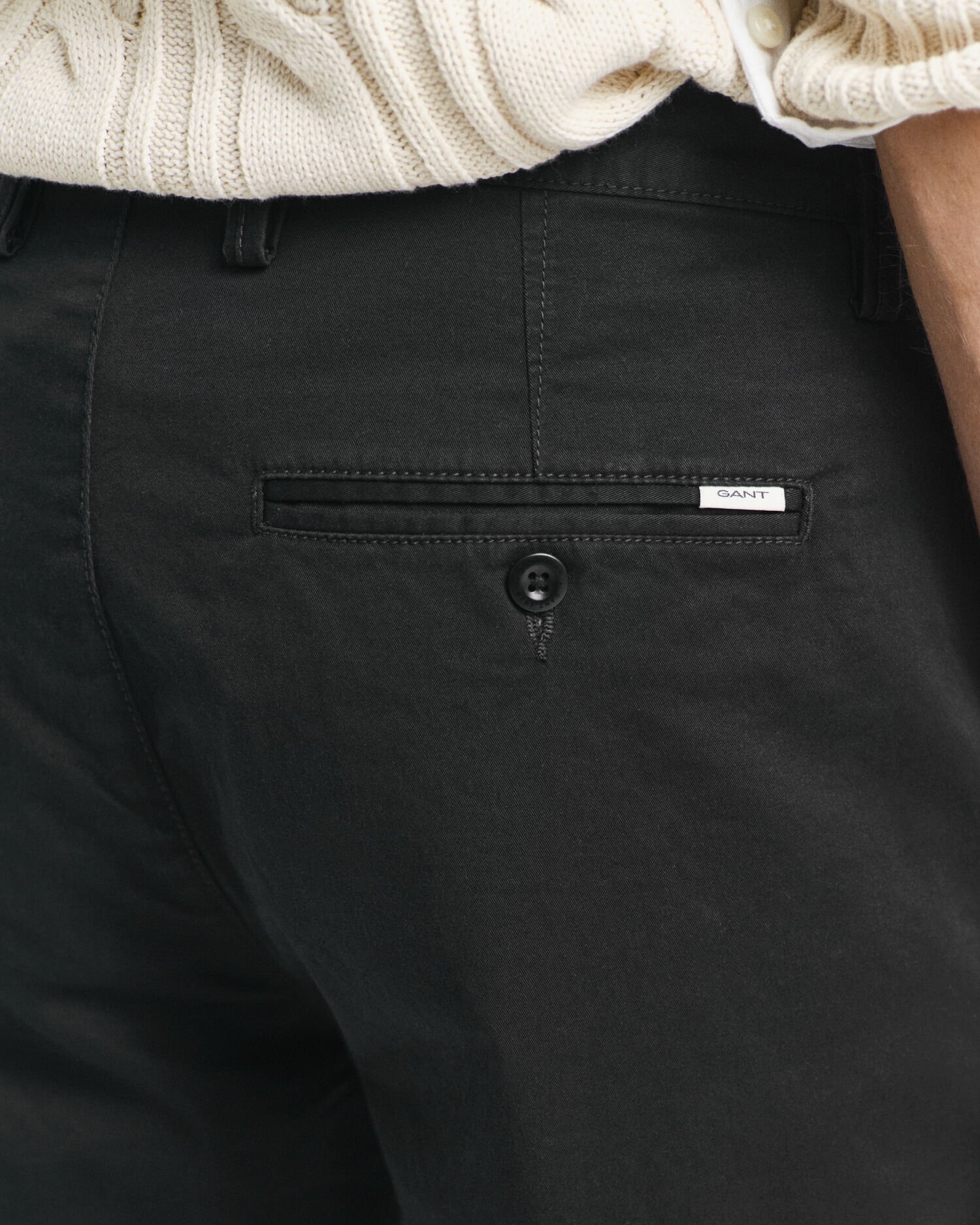 Pantalon chino coupe regular en sergé