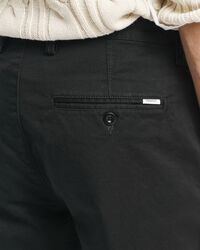 Pantalon chino coupe regular en sergé