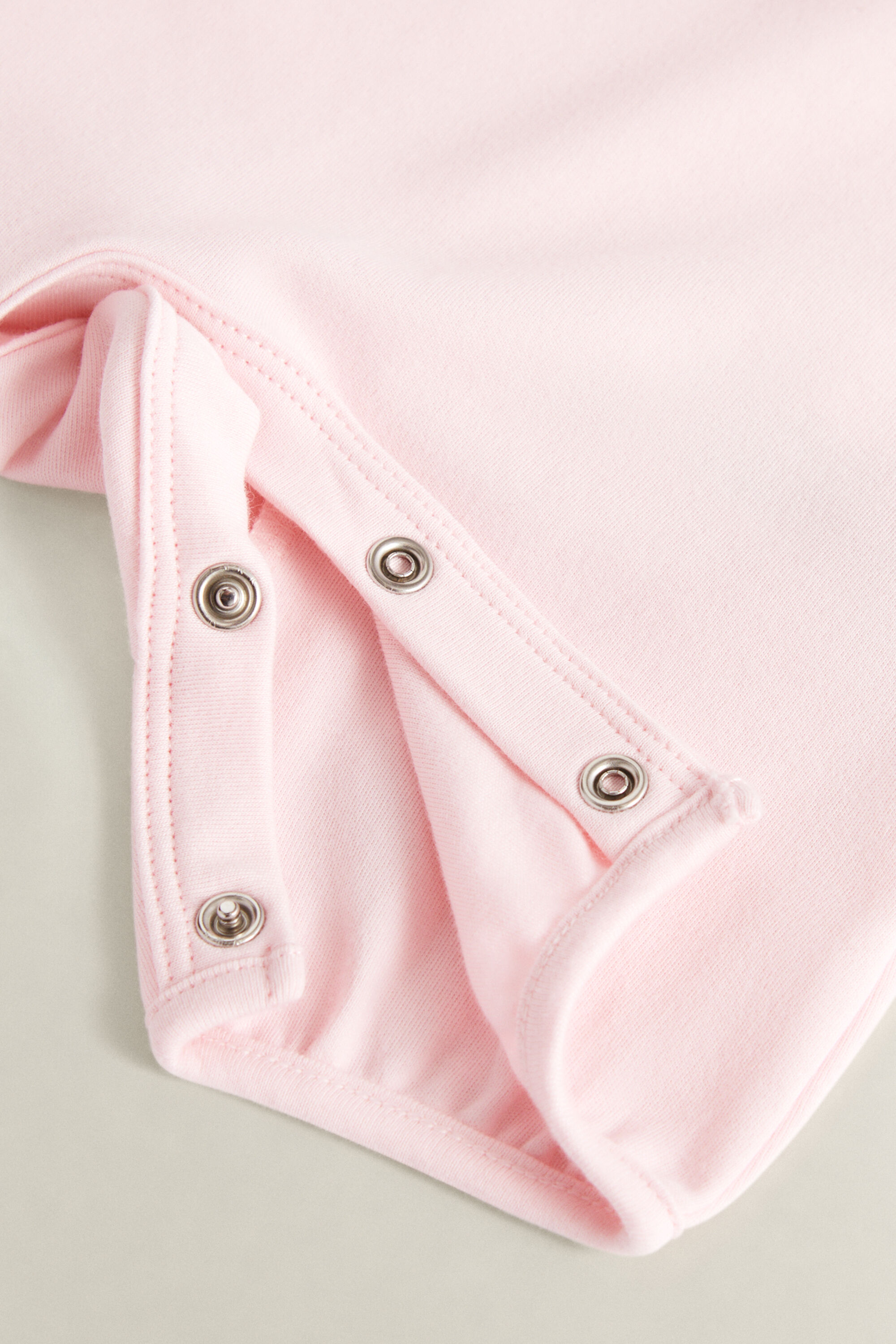 Barboteuse à fleurs pour bébé fille