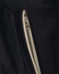 Veste courte en cuir