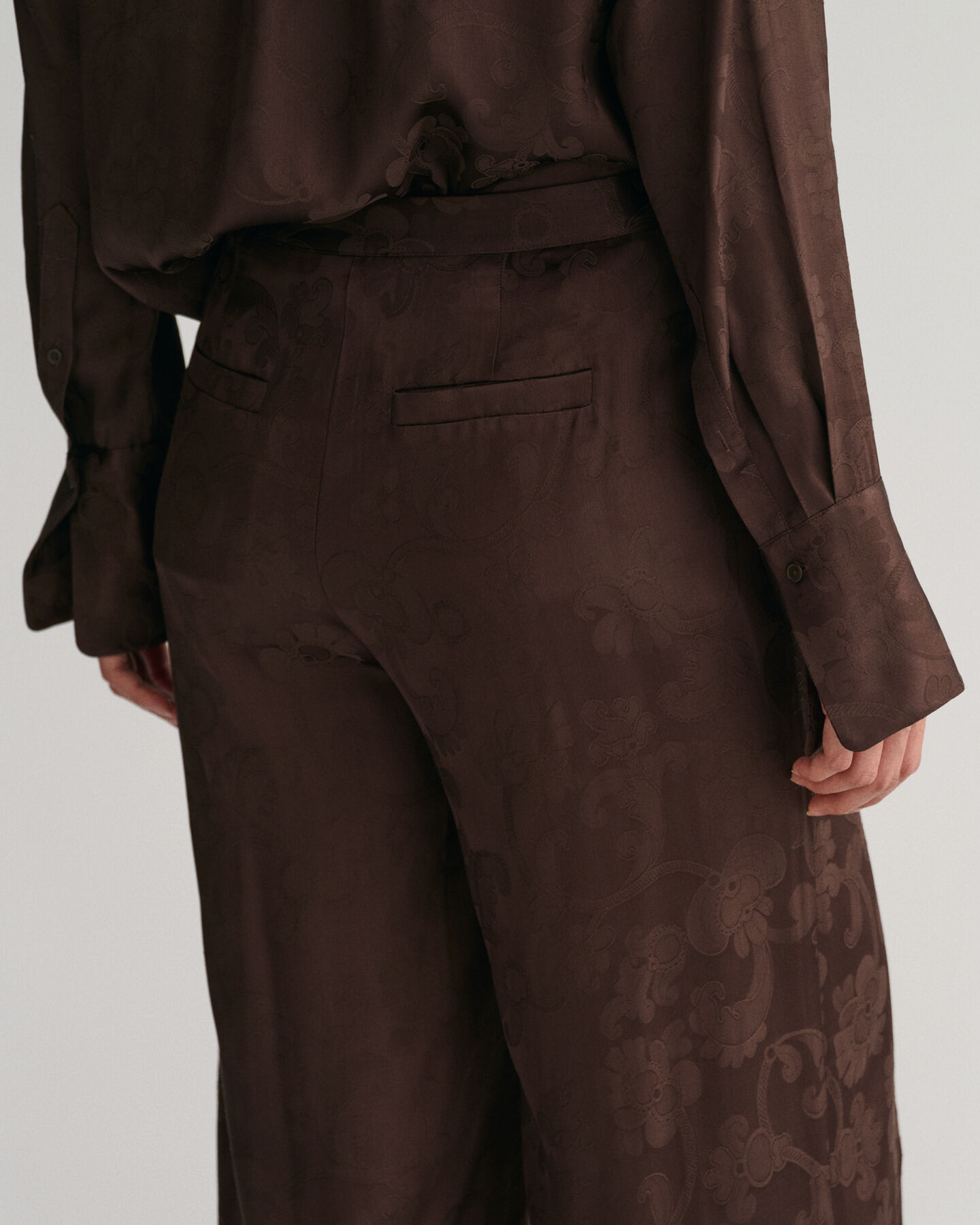 Pantalon &agrave; jambes larges avec motif en jacquard fa&ccedil;on dentelle