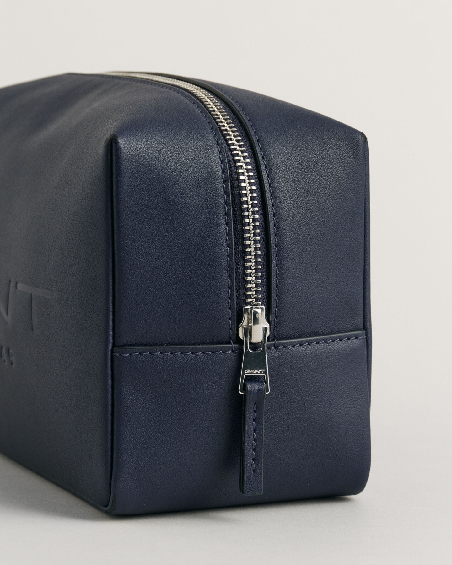 Trousse de toilette en cuir