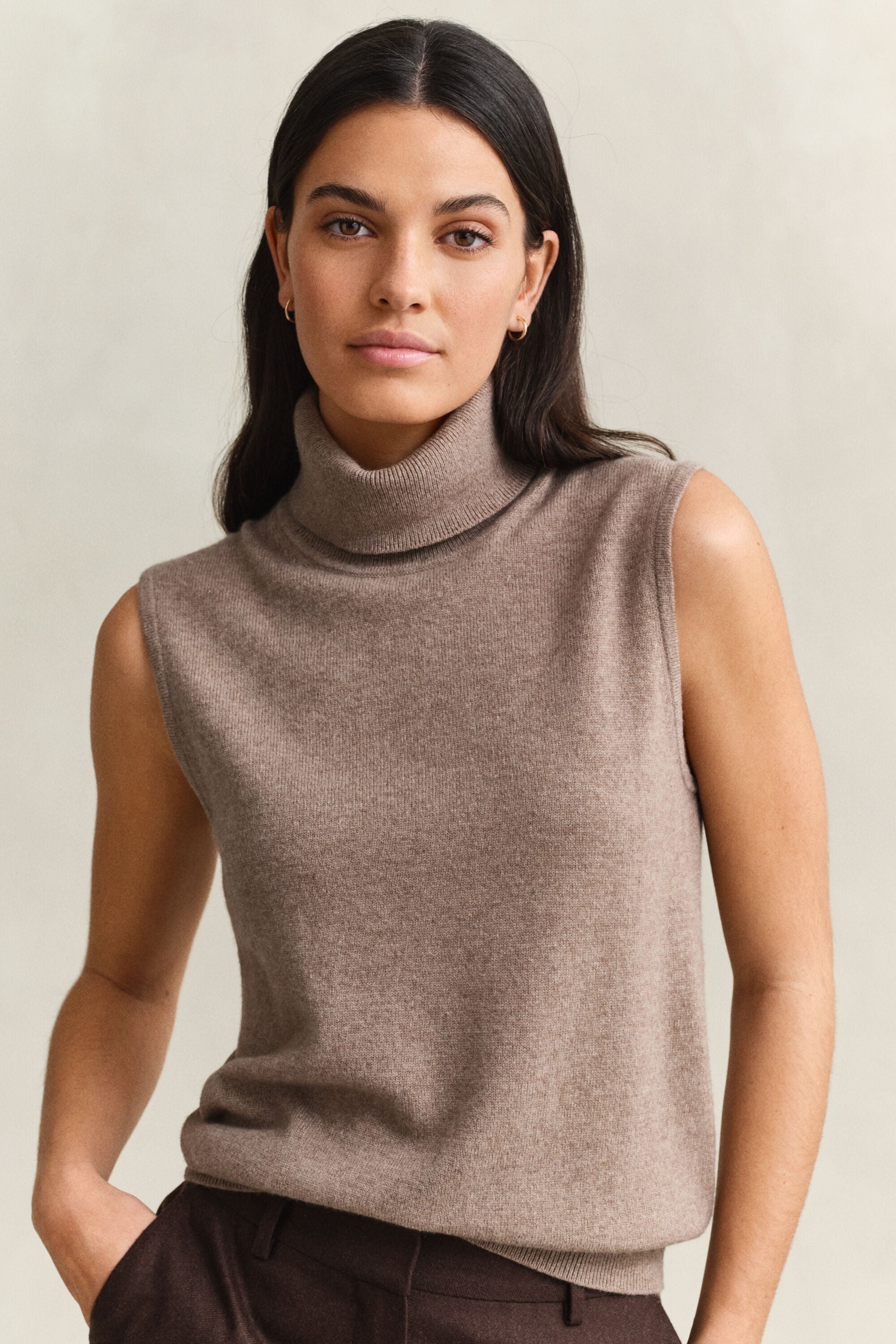 Pull sans manches à col roulé