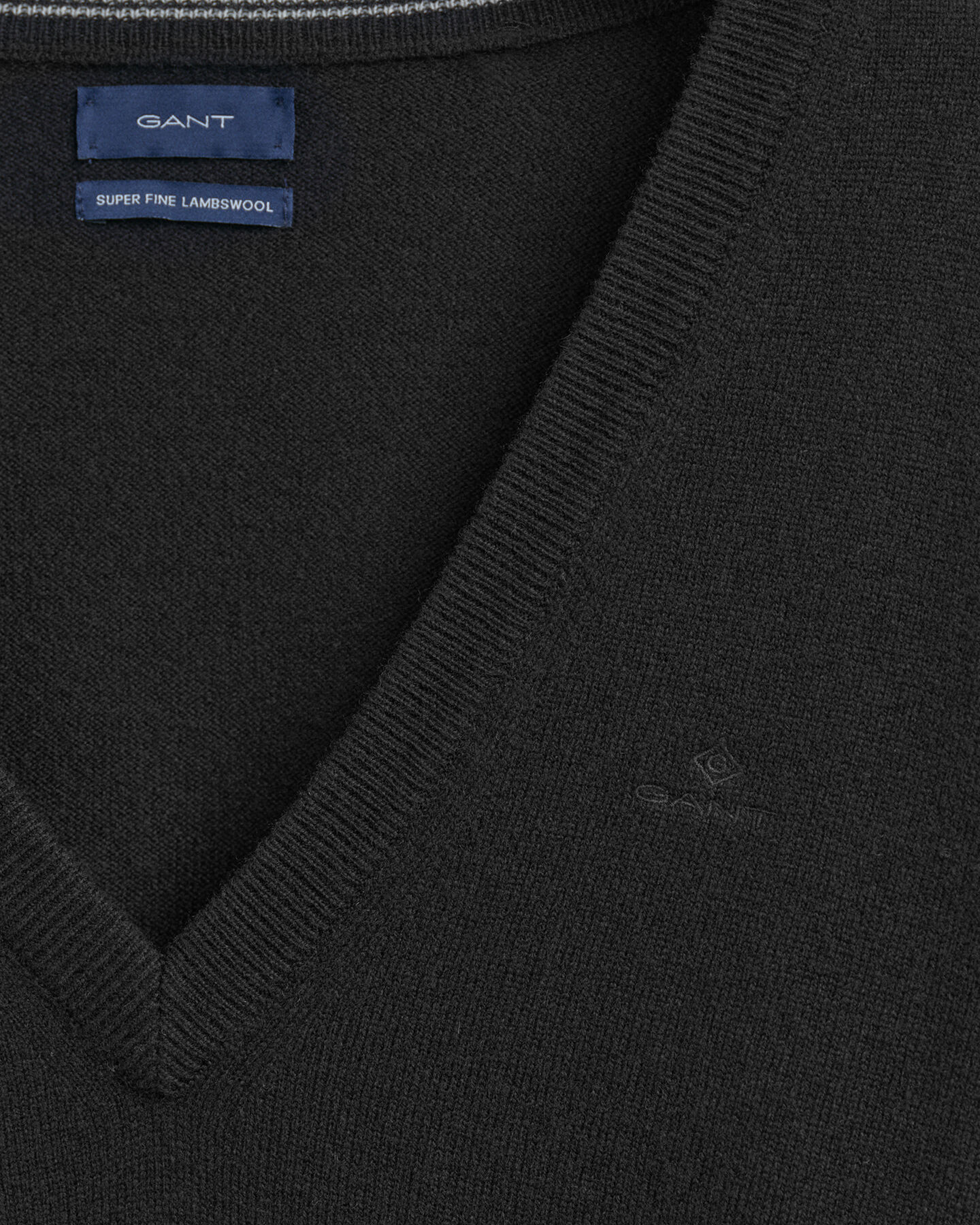 Pull col V en laine d'agneau ultrafine