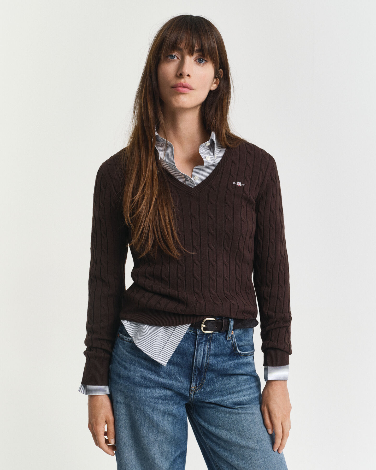 Pull col V en maille de coton stretch à torsades