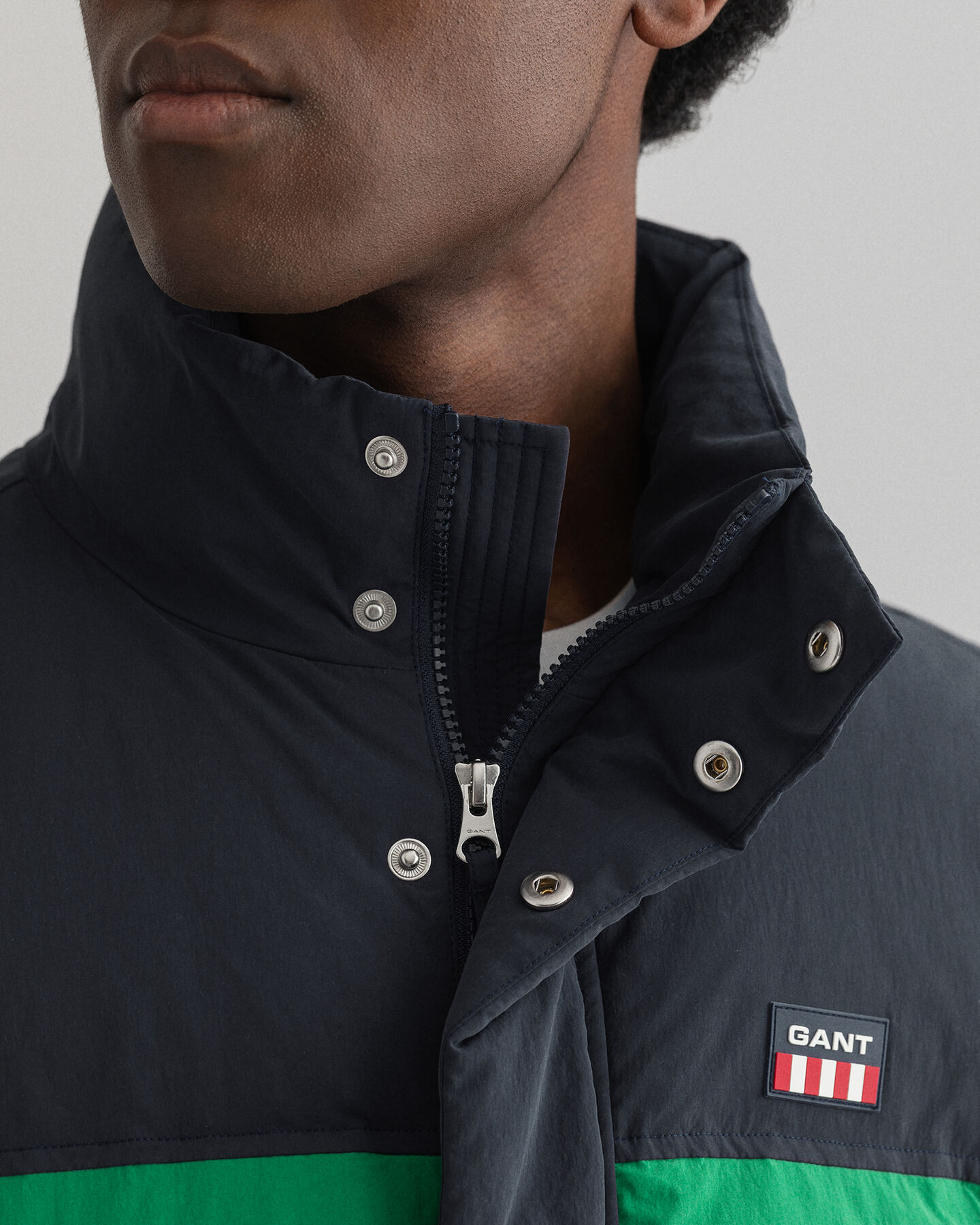 Doudoune sans manches rembourr&eacute;e en colour-block