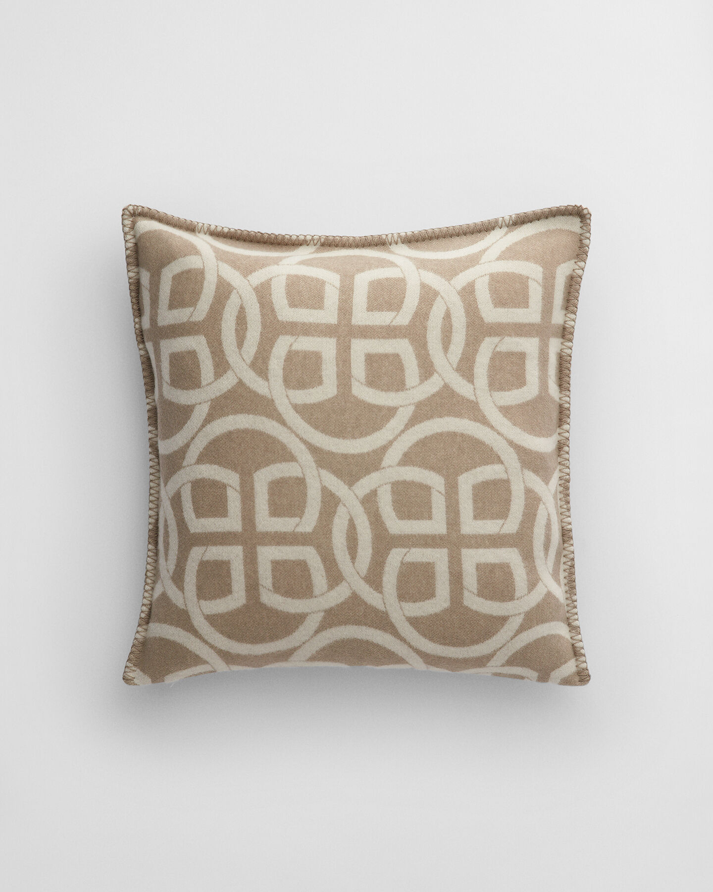 Housse de coussin en laine à monogrammes