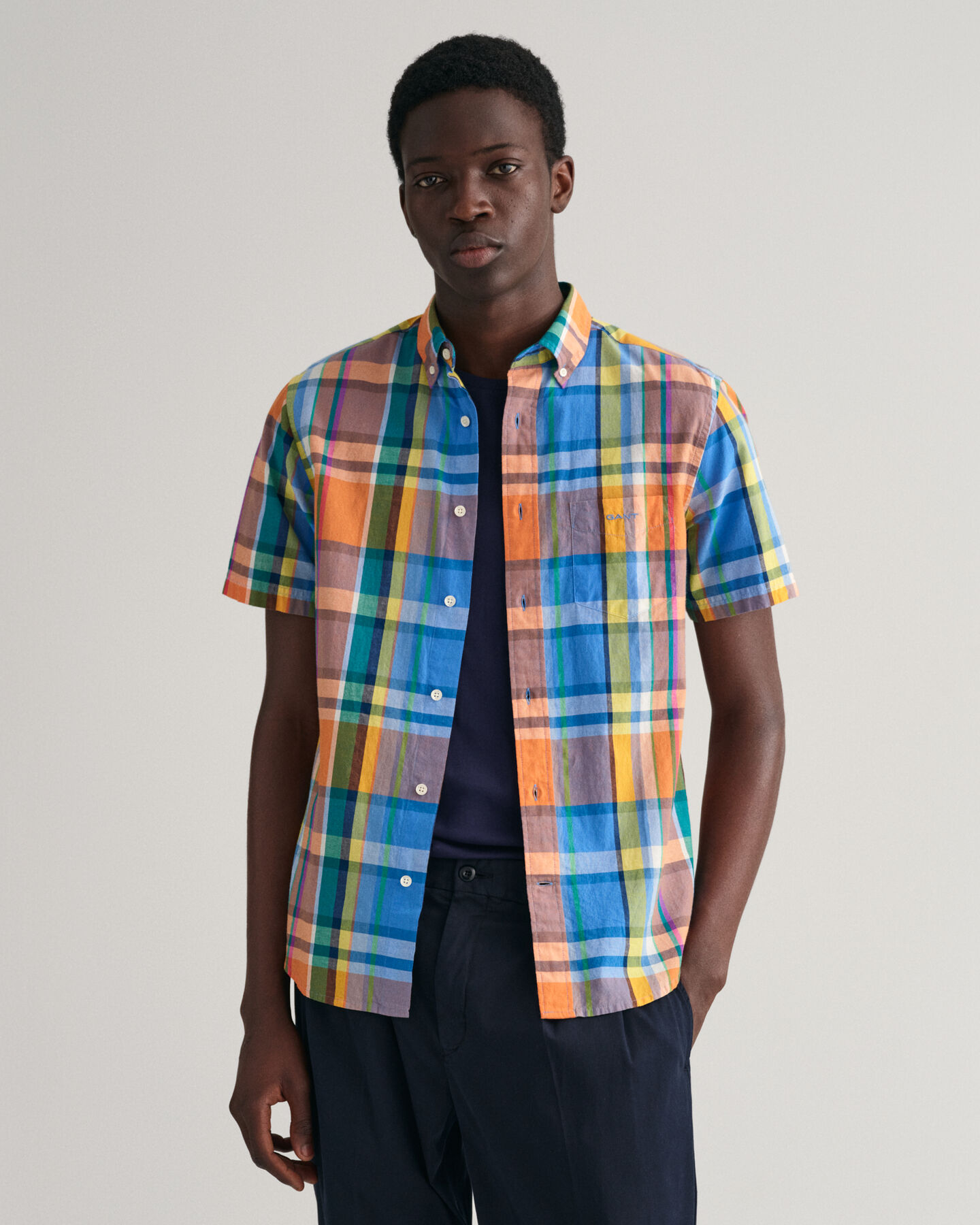 Chemise regular fit &agrave; carreaux madras color&eacute;s et manches courtes
