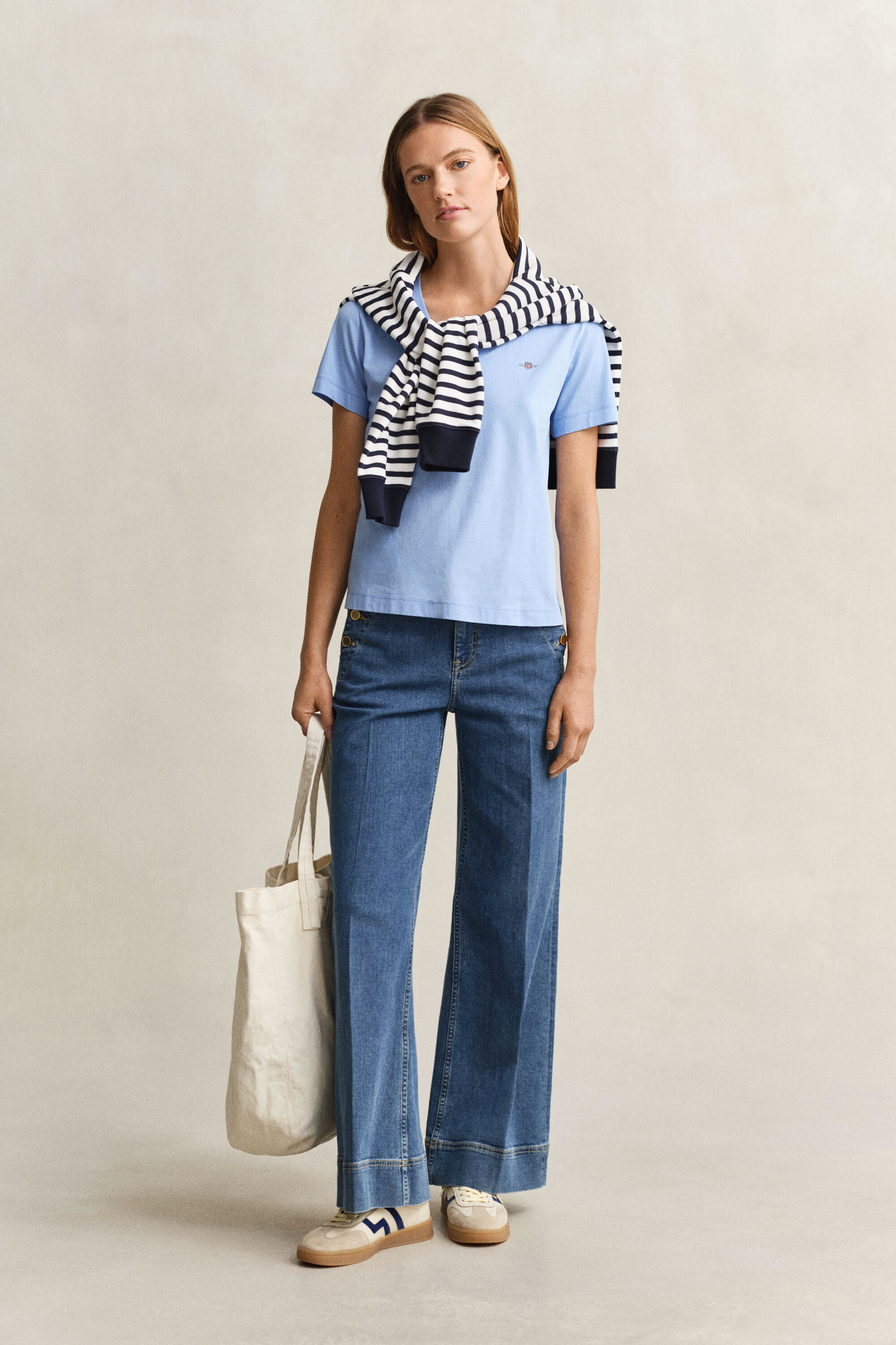 T-shirt col V Shield