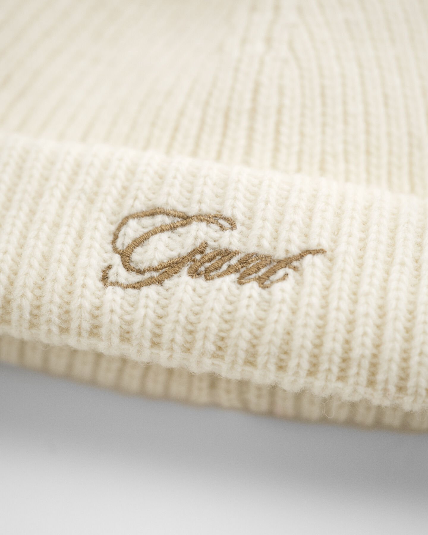 Bonnet avec rabats d'oreilles et pompon Bébé