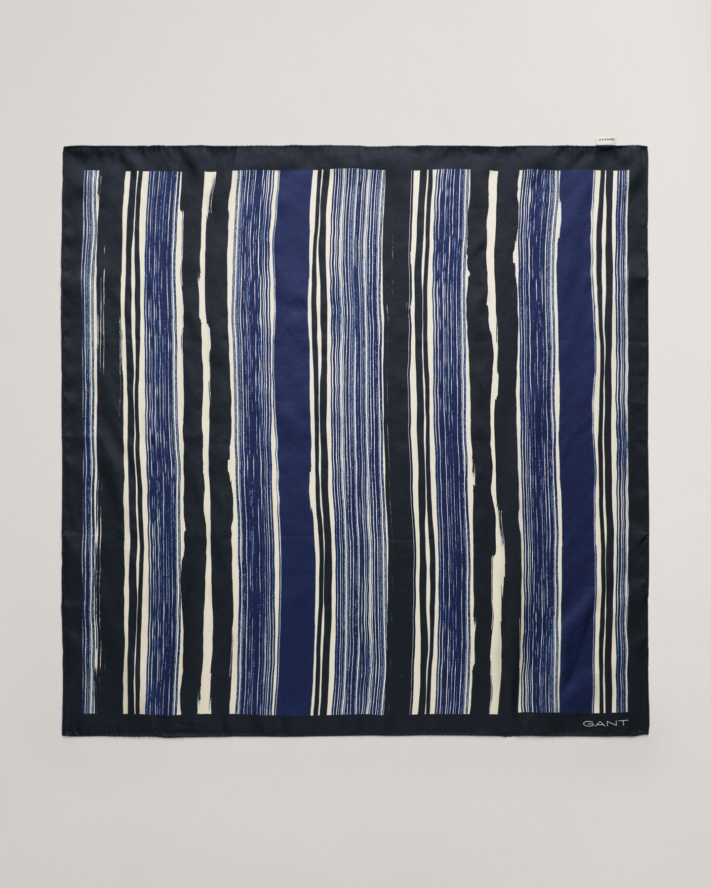 Foulard en soie à rayures peintes