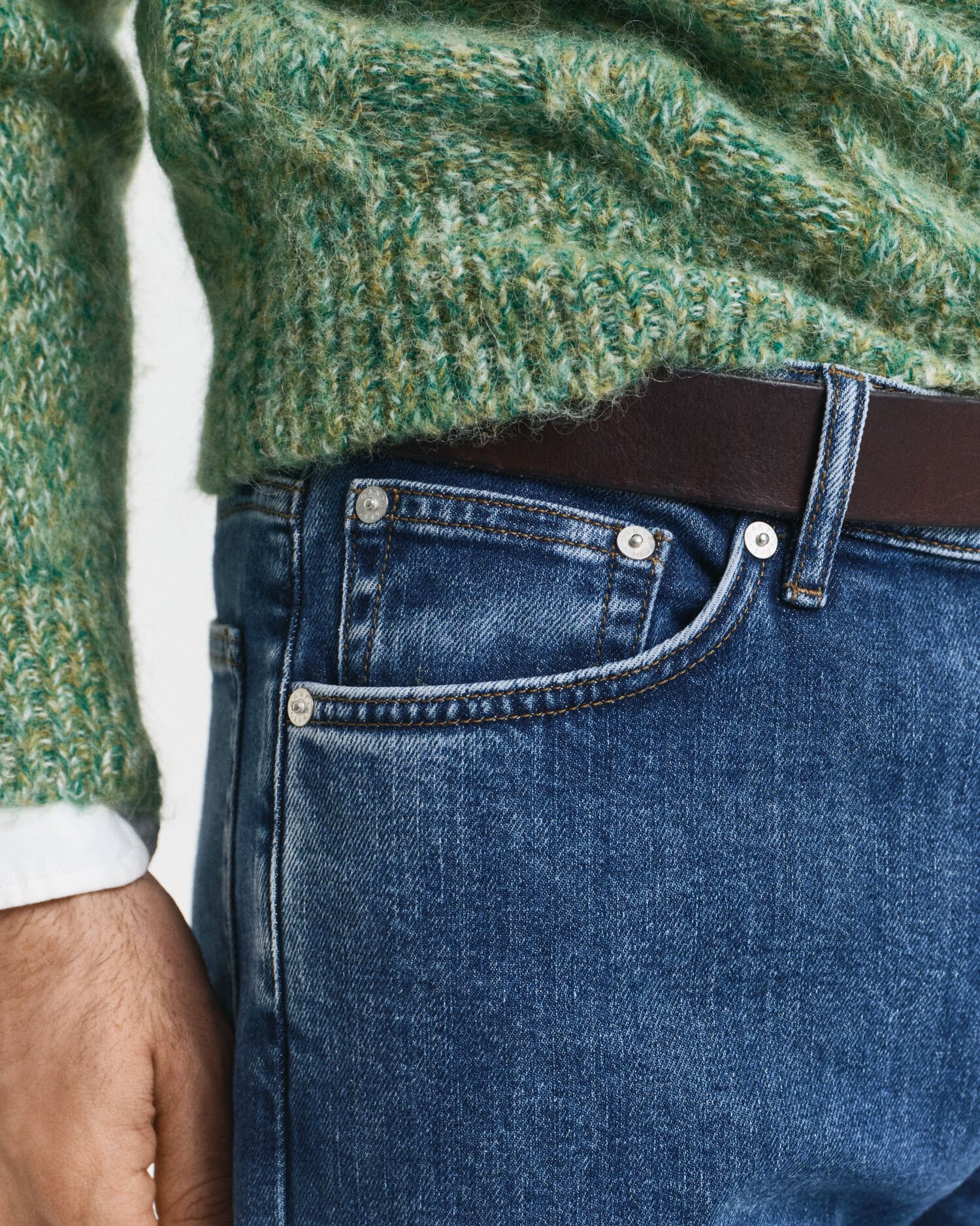 Jean regular fit à délavage épuré