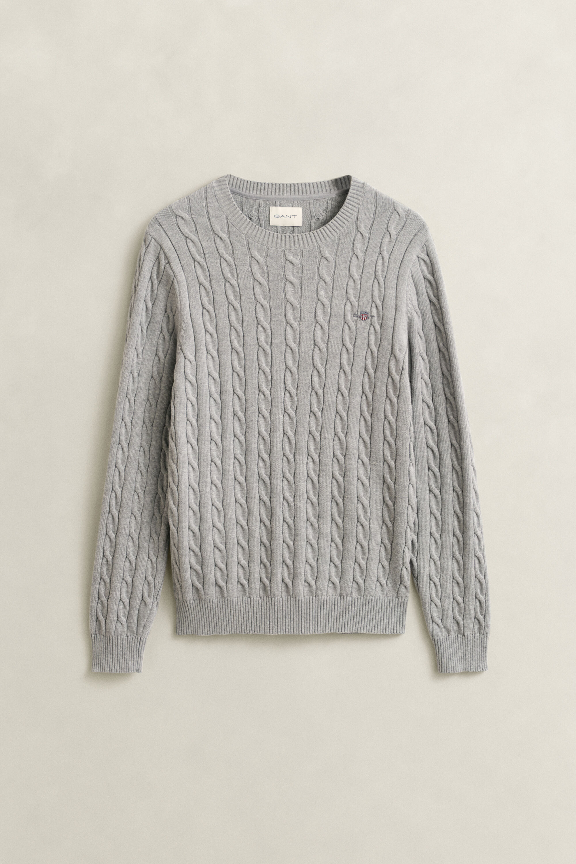 Pull en maille torsadée classique