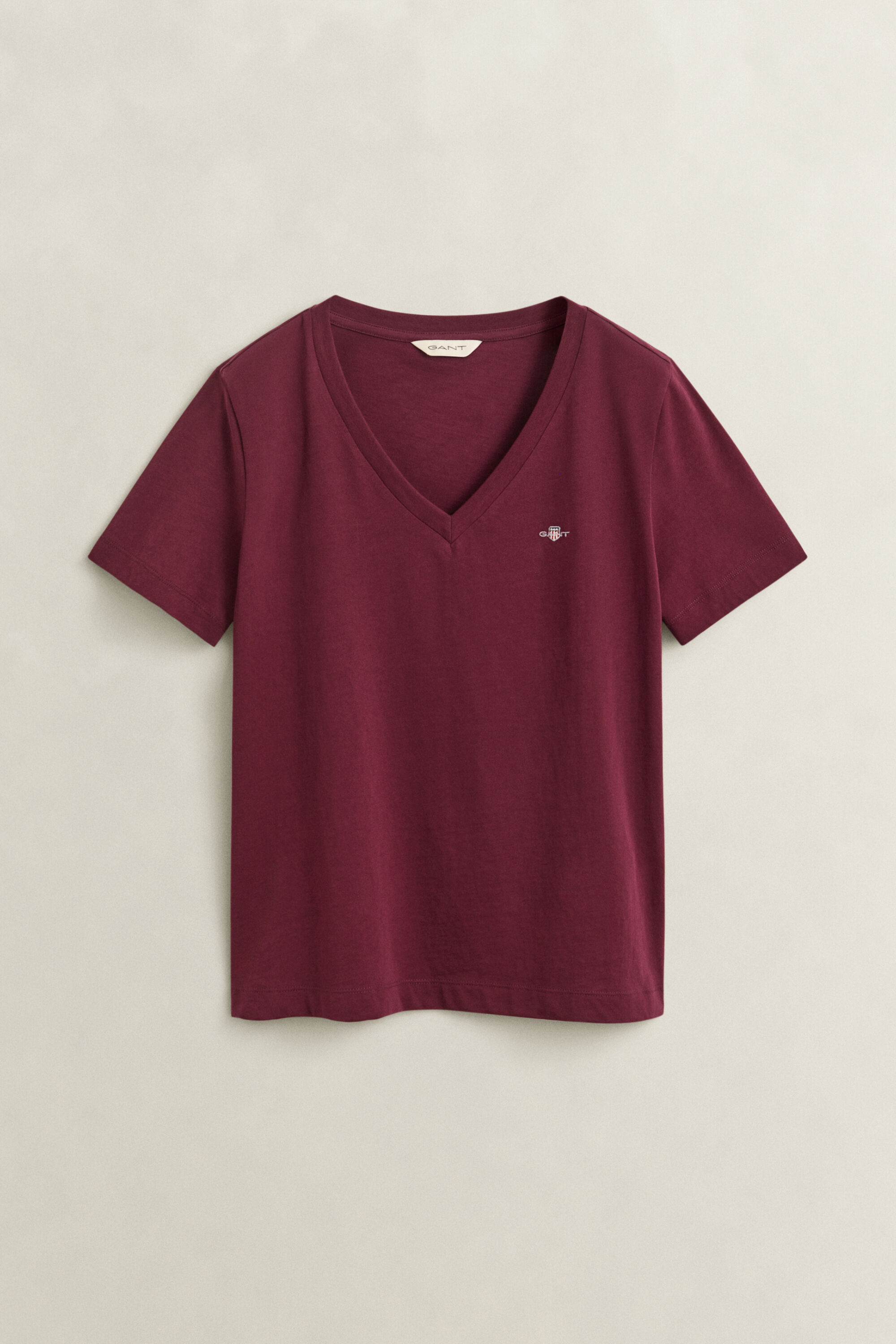T-shirt col V avec écusson