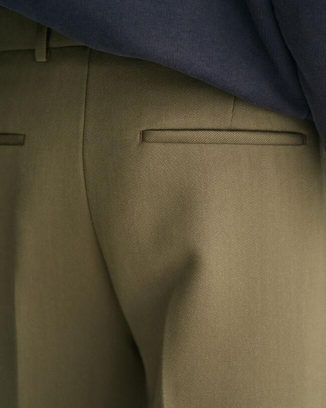 Pantalon chino ajust&eacute;