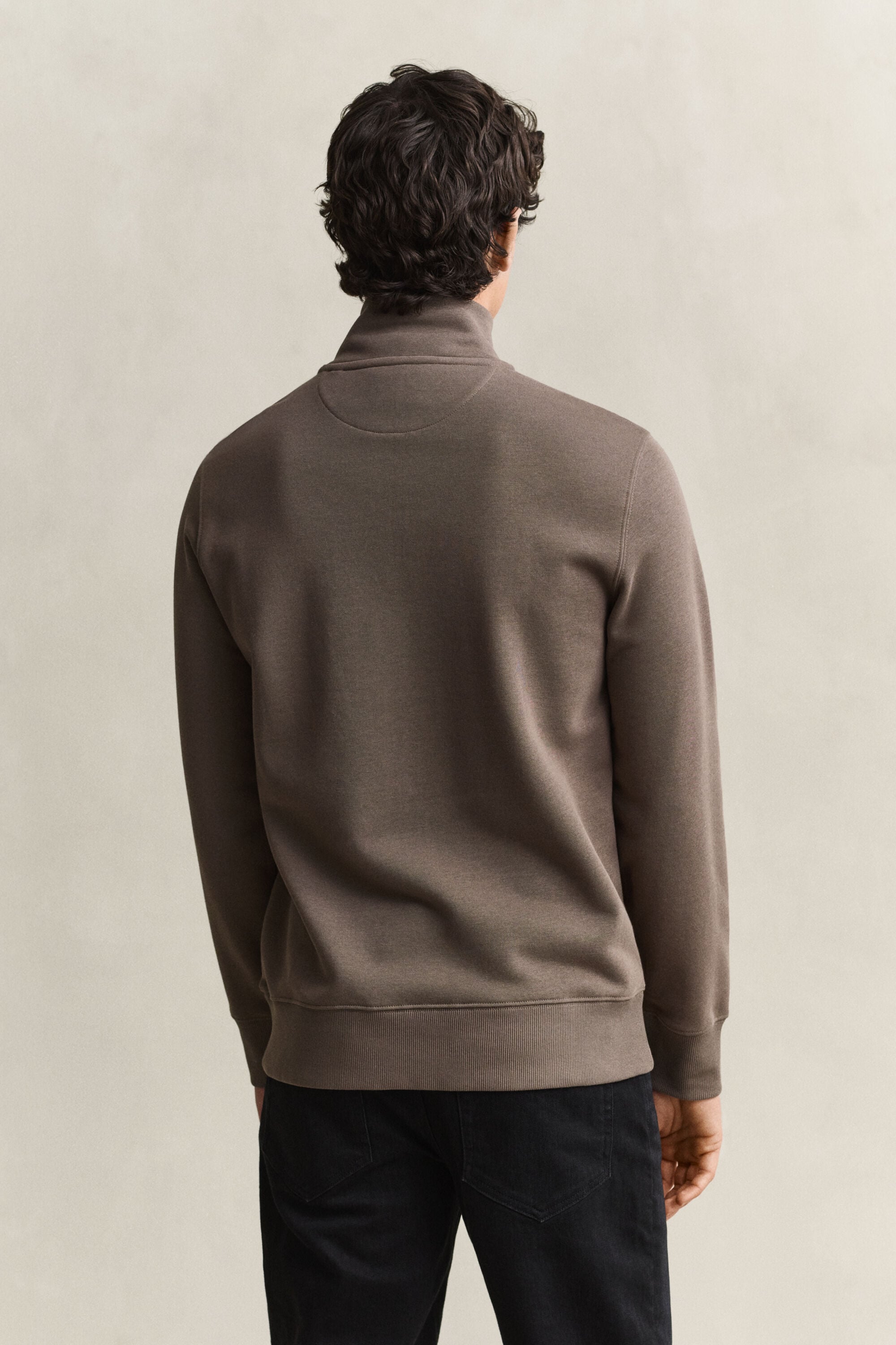 Sweat-shirt à demi-zip avec écusson