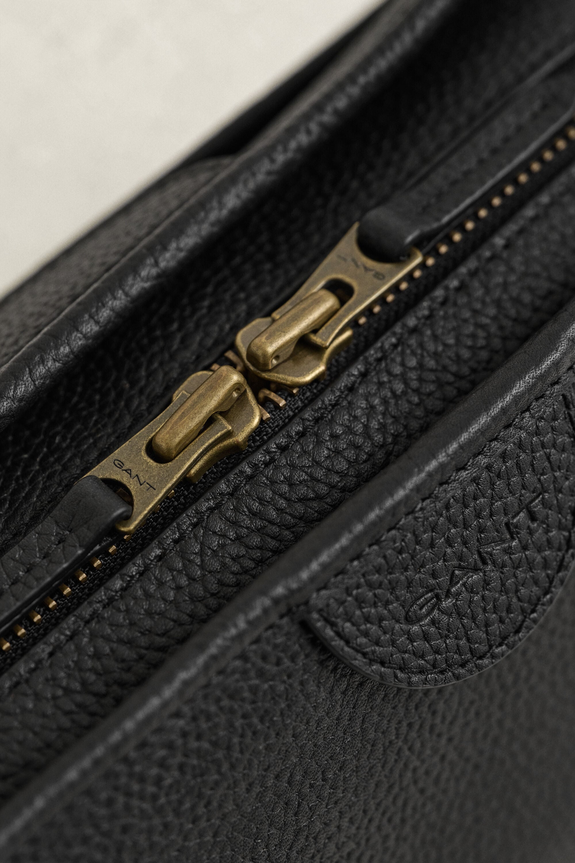 Trousse de toilette en cuir