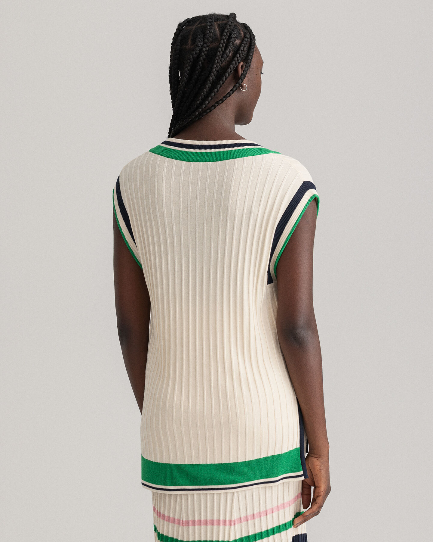 Pull sans manches en maille c&ocirc;tel&eacute;e &agrave; rayures