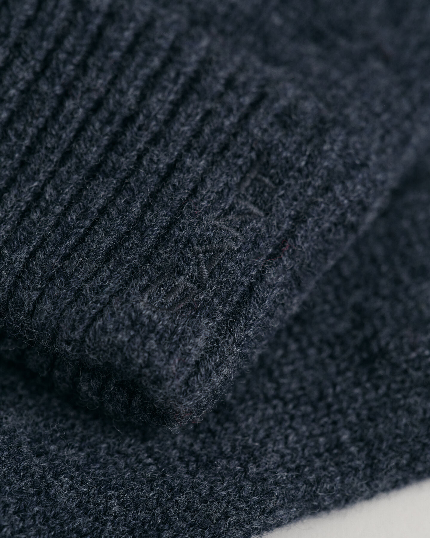 Gants en laine tricotée