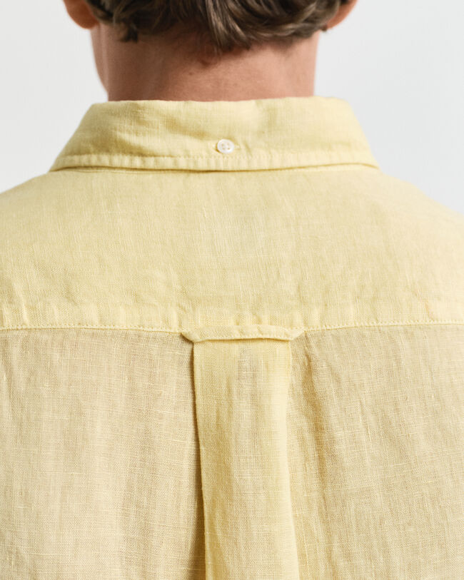 Chemise regular fit en lin teint en pièce à manches courtes