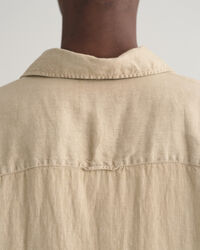 Chemise relaxed fit en lin teint en pi&egrave;ce &agrave; manches courtes