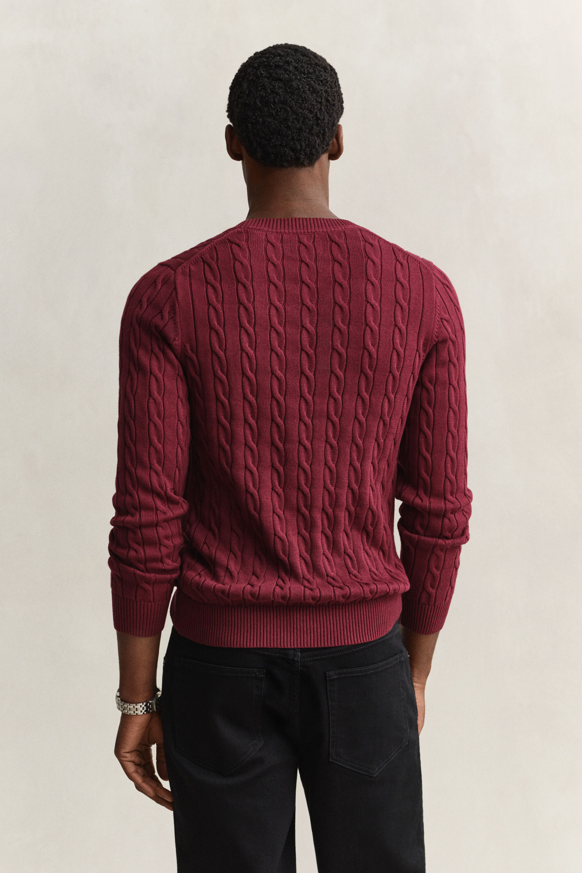 Pull en maille torsadée classique
